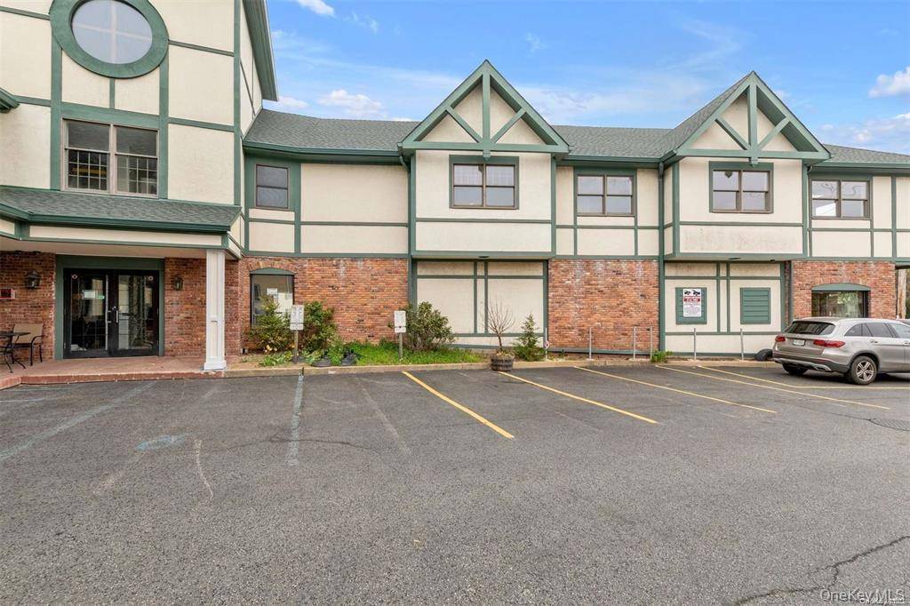 Gorgeous Two Bedroom, One Bathroom in the Heart of Historic Downtown Oyster Bay !