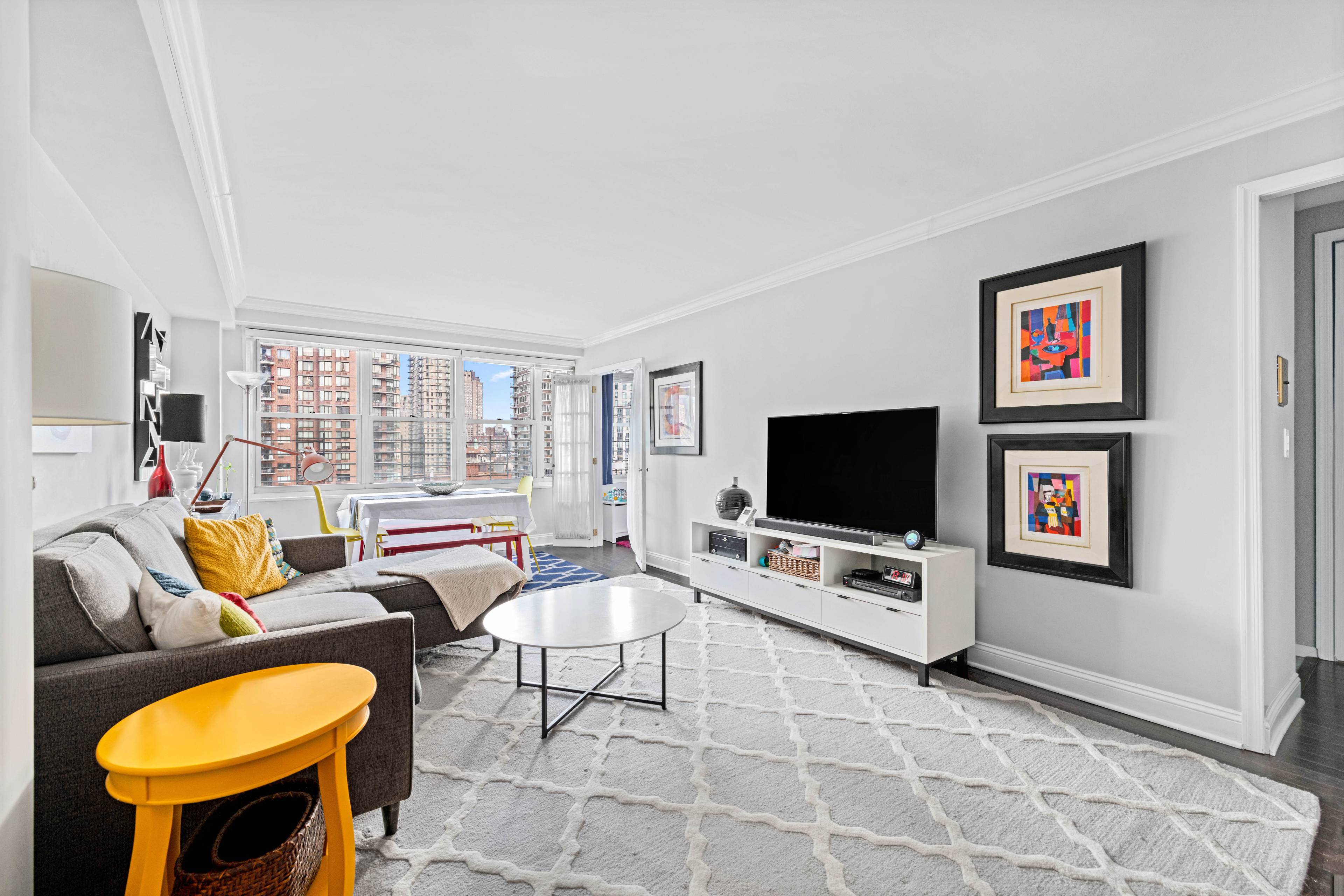 Move right in to this wonderful Upper East Side, sun flooded, renovated, quiet Jr.
