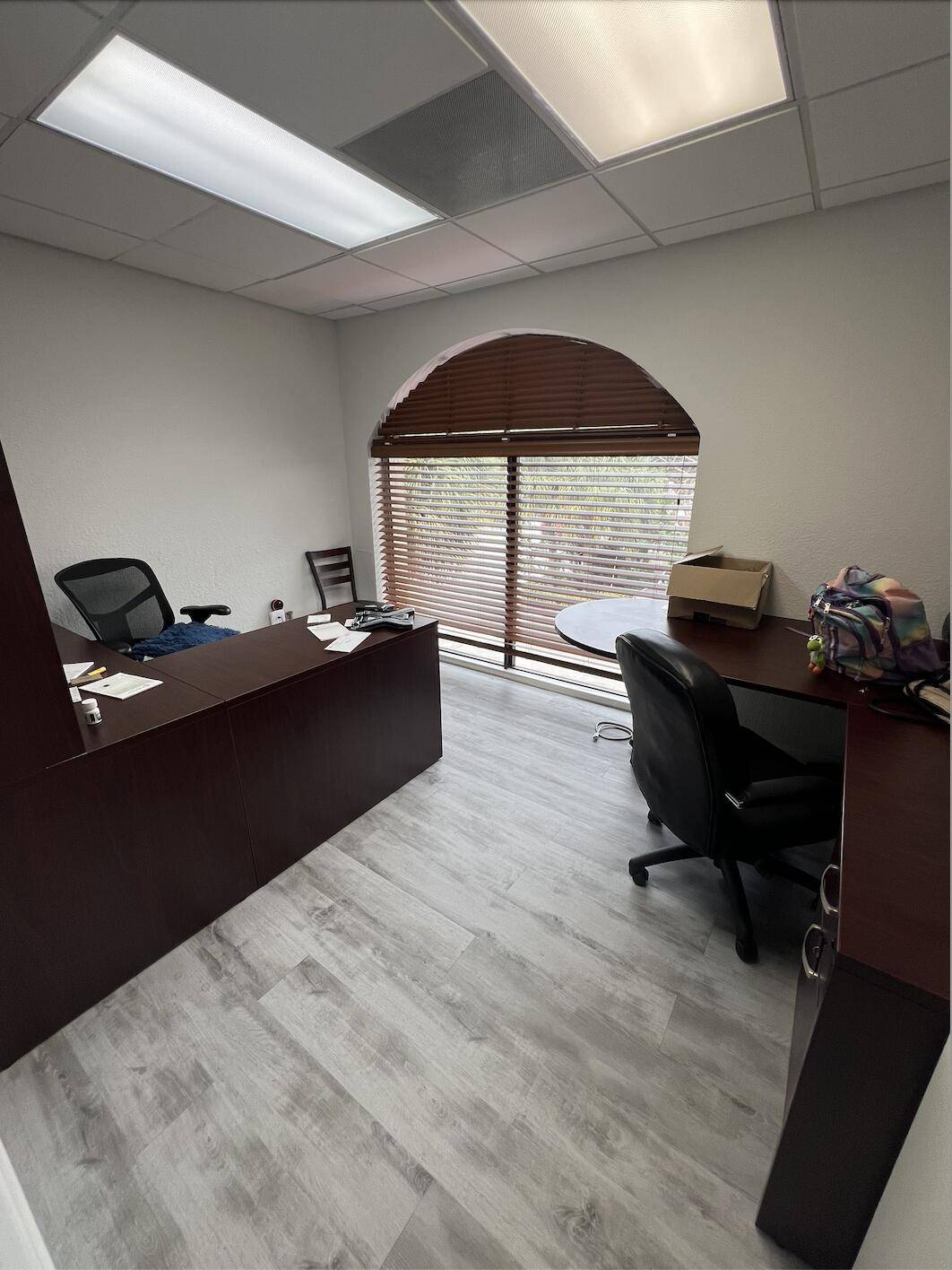 Discover your ideal workspace in the heart of Boca Raton !