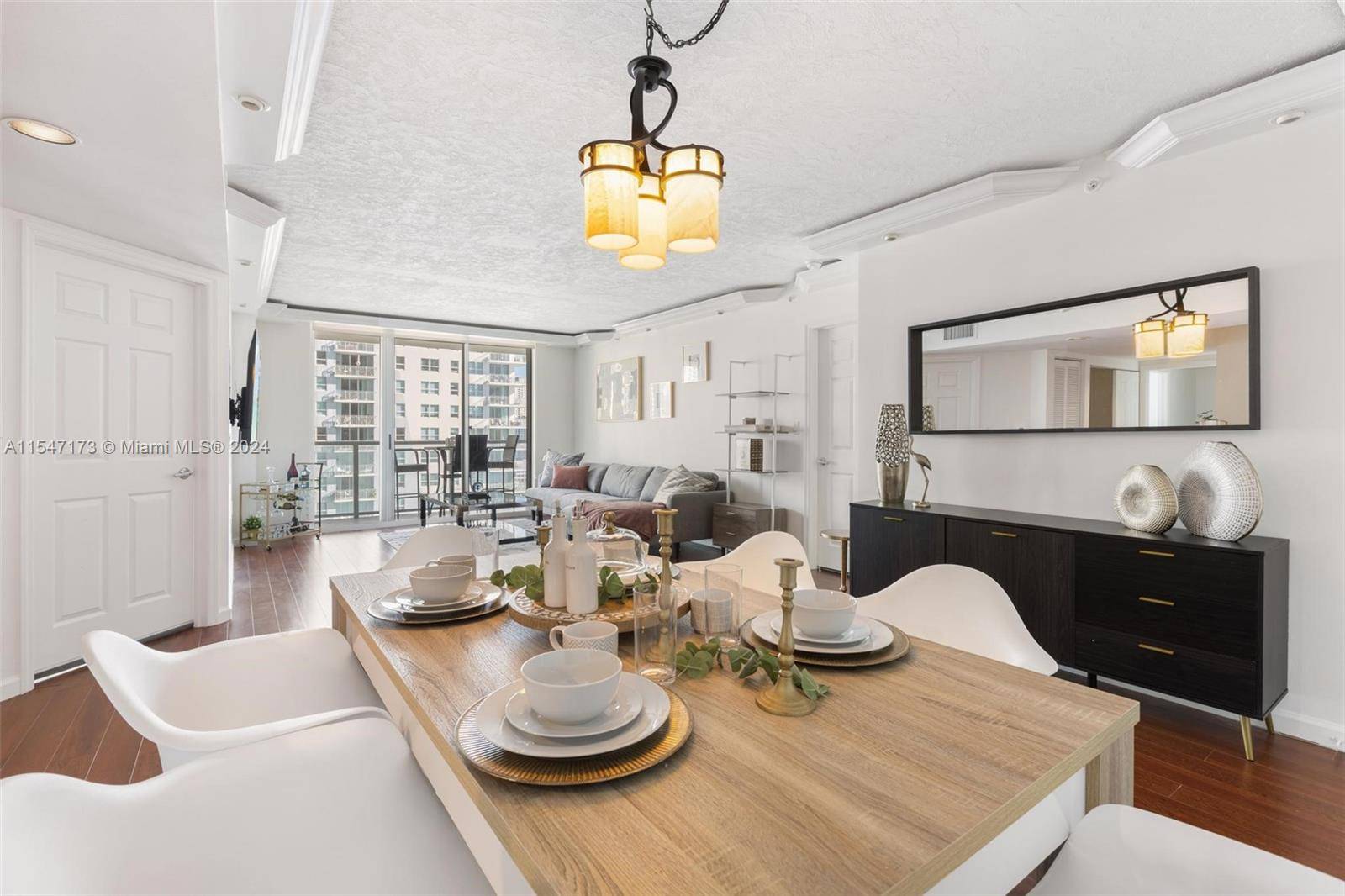 Fully furnished turnkey 3 bed 2 bath unit in the Mark on Brickell.