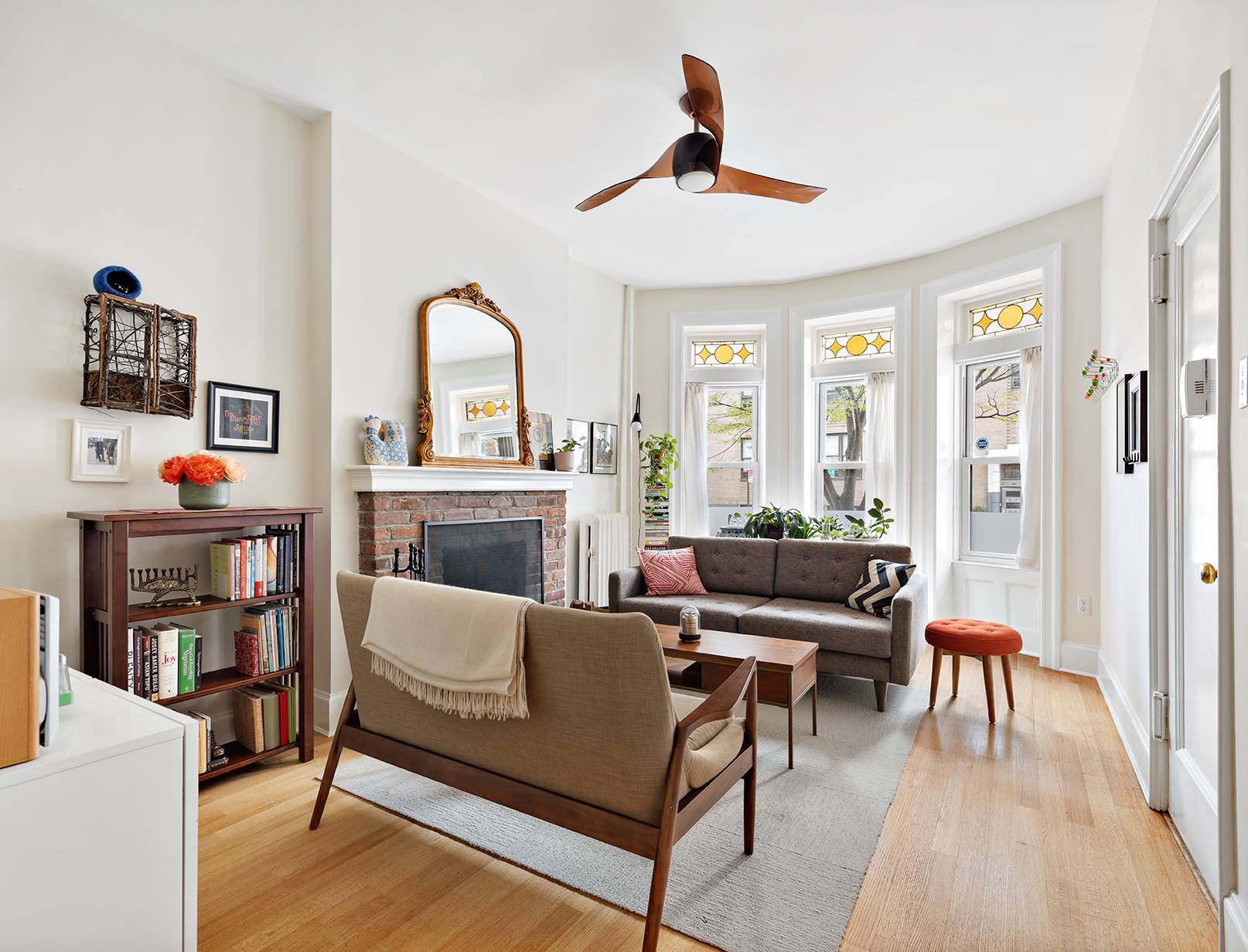 This captivating two bedroom, one and a half bath pre war home with private outdoor deck offers you a peaceful retreat right in the heart of beautiful Park Slope.