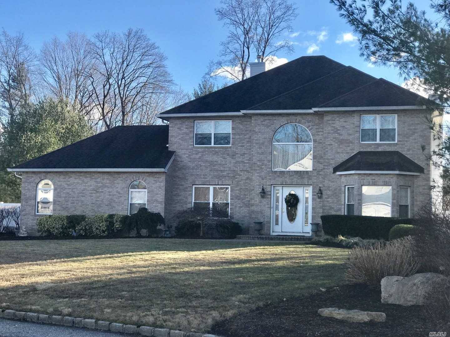Luxurious Center Hall Colonial manicured landscaped ?