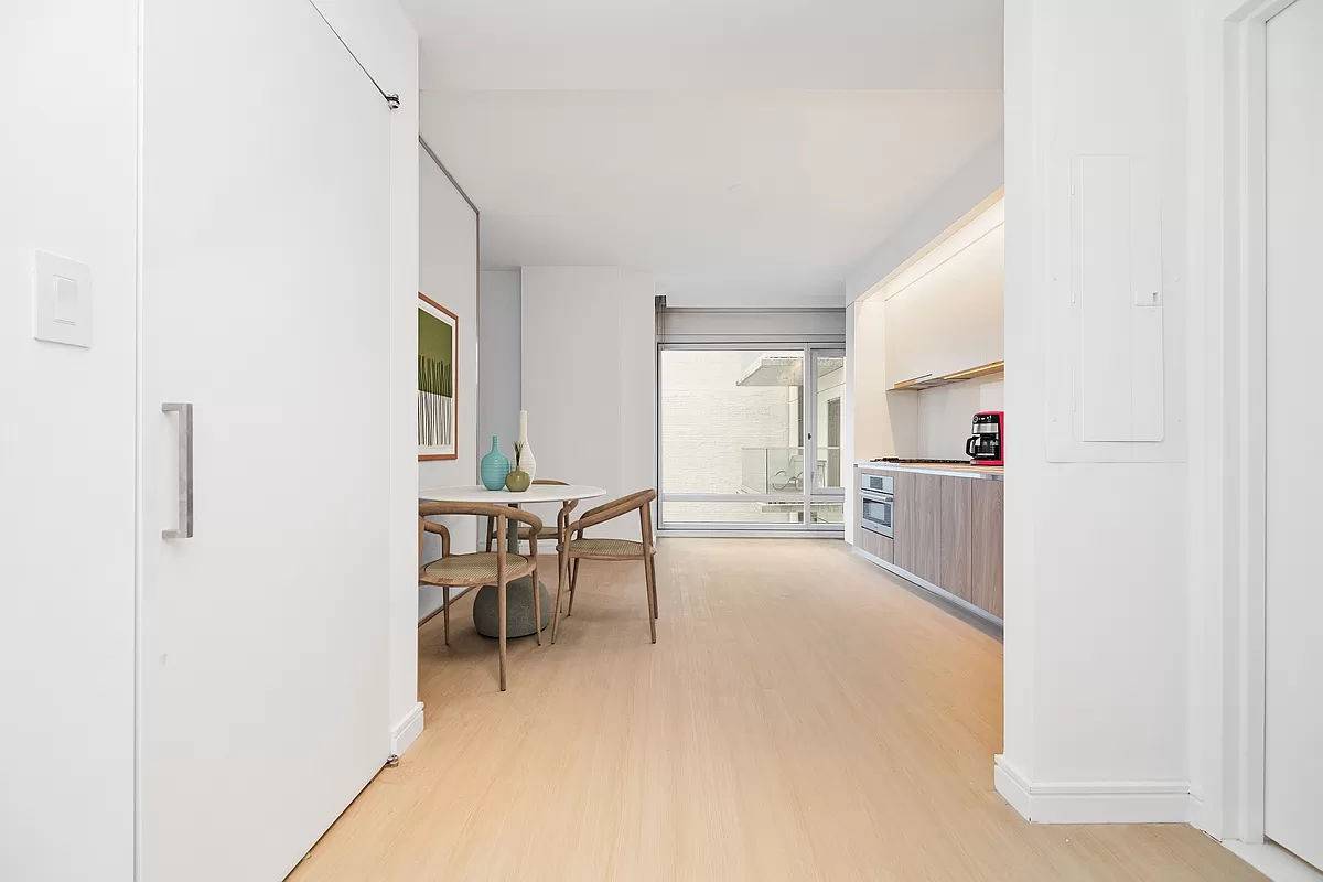 NEW ON MARKETThe Oskar stands as one of the most prestigious luxury rental properties in Midtown West, showcasing spacious units within a stunning building envisioned by the renowned New York ...