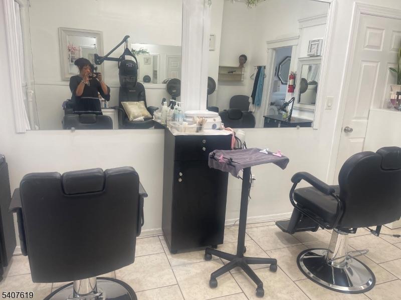 Hair station 2