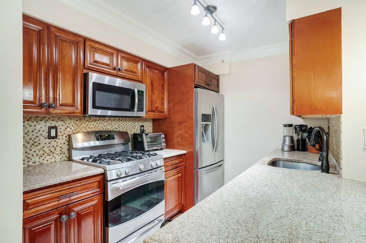 Gorgeous and spacious, 2 bed, 2 bath co op with its very own private outdoor patio space, just hitting the market at the well known East Harlem location, The Palm ...