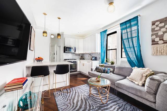 Sound the charm alarm ! Pin drop quiet 1 bedroom on coveted butler Place in prime Prospect Heights.