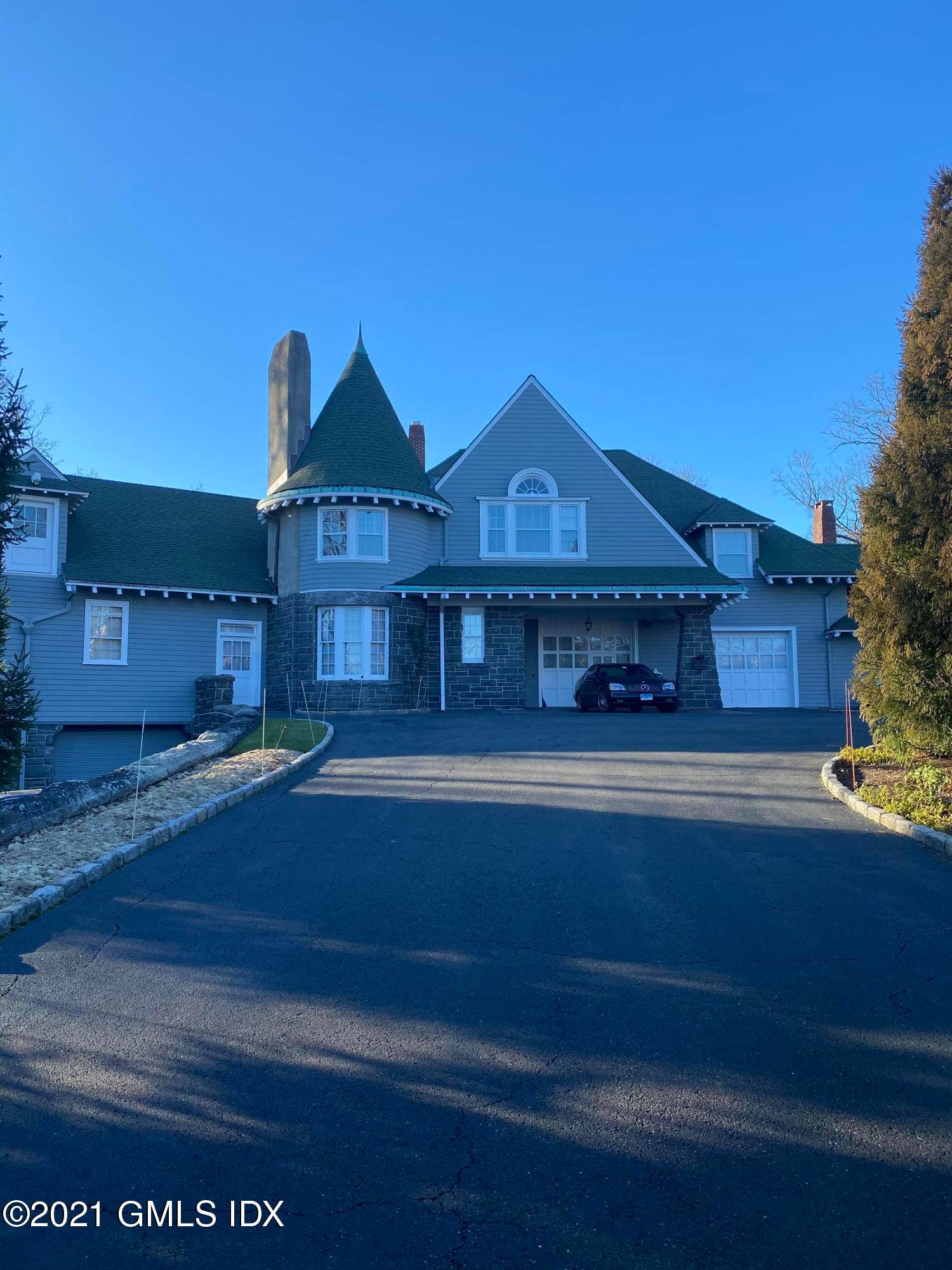 Rare opportunity to live in a private carriage house attached to the main house on a beautiful estate with all utilities included Trash is not included 3 generously sized bedrooms, ...