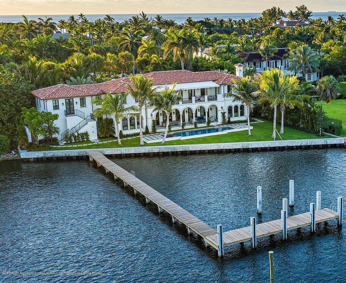 Brand new, fully furnished Estate Section Lakefront on the direct Intracoastal.