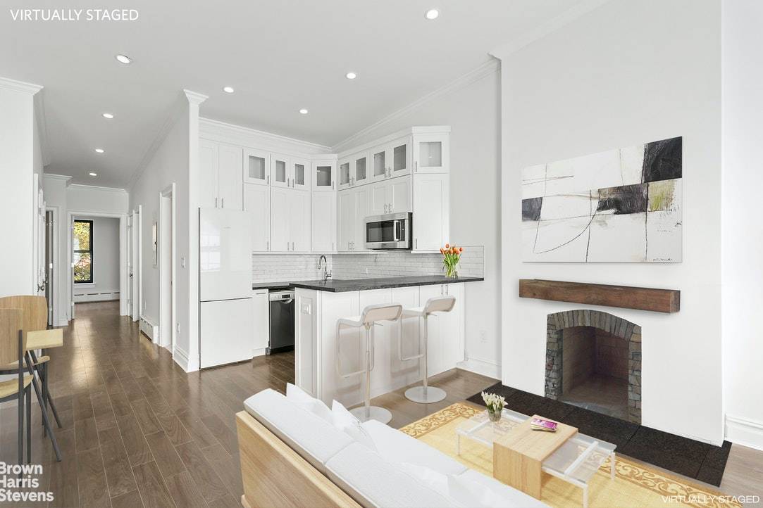 Fantastic 3BR 2Bth available in the most central location in Brooklyn Heights.