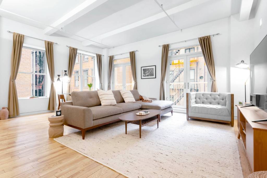 Stylish Loft Living in Flatiron The JADE Condominium, 16 W 19th 3DOwn a piece of downtown cool in this rare 1 bedroom loft at JADE a boutique, full service condo ...