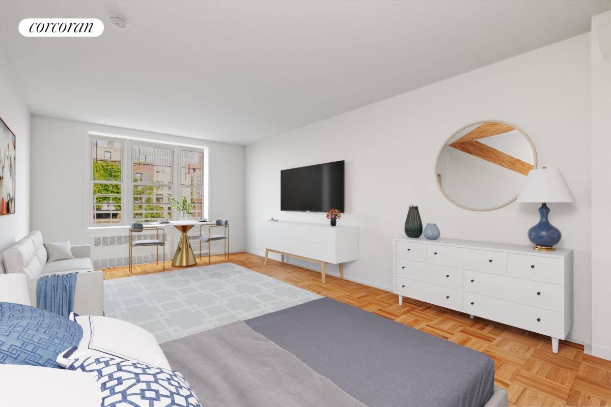 Private Showings By Appointment Now This lovely sunny and spacious renovated studio in prime Brooklyn Heights can be yours now !
