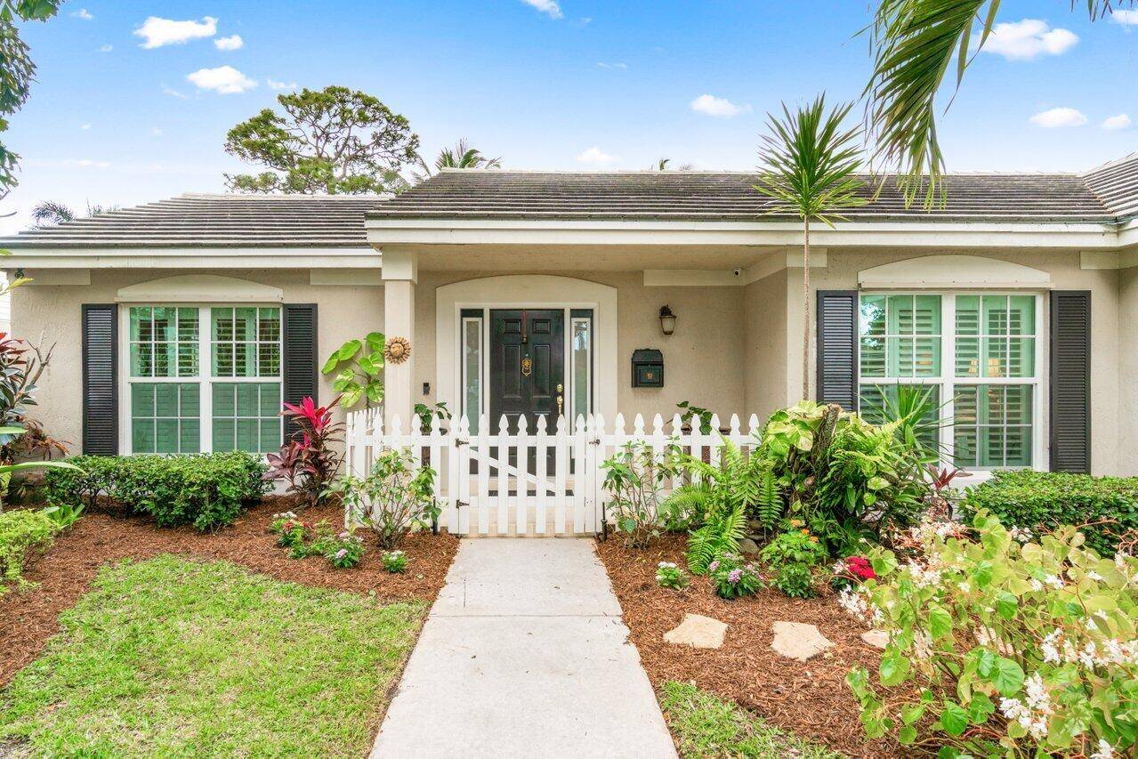 Sabal Lakes, with its tree lined streets, serene lakes, refreshing breezes and great location to shops, conveniences, famous Atlantic Avenue, and the beaches, is the community you want to call ...