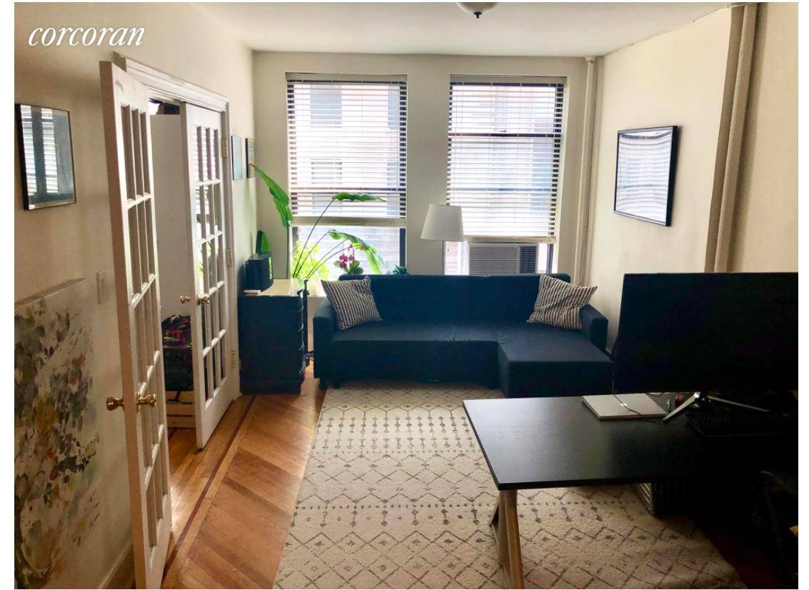 NO FEE ! ! ! Recently renovated Brooklyn Heights.