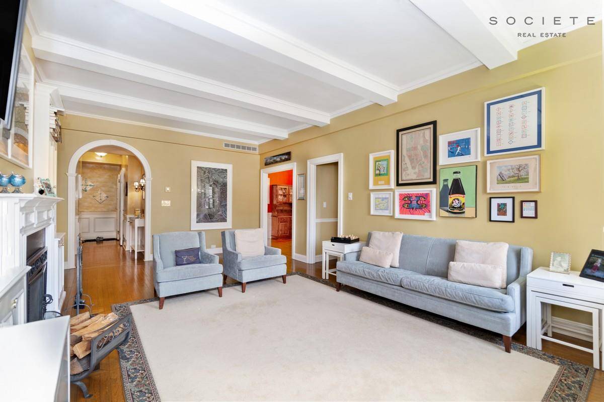 This top floor apartment, which has not been available in over a decade, is situated a whisper off Museum Mile.