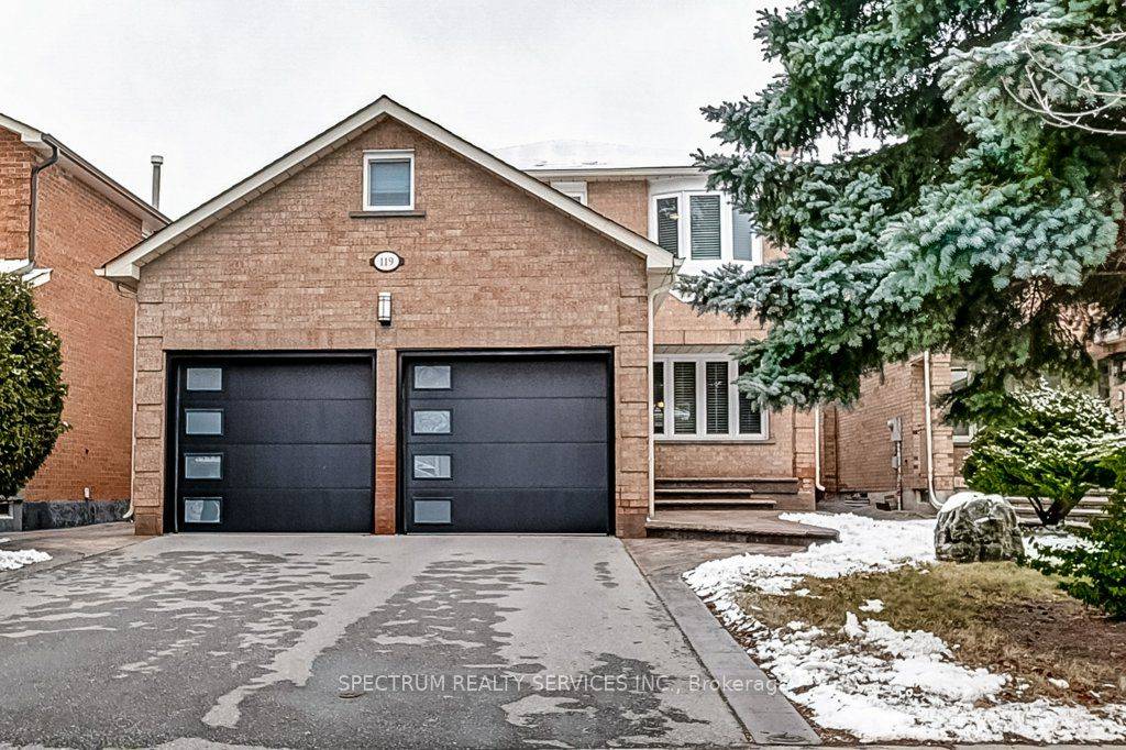 Nestled on a very quiet crescent in Maple, discover true elegance in this exquisite 3 bedroom, 4 bath home with proper two car garage incredible curb appeal.