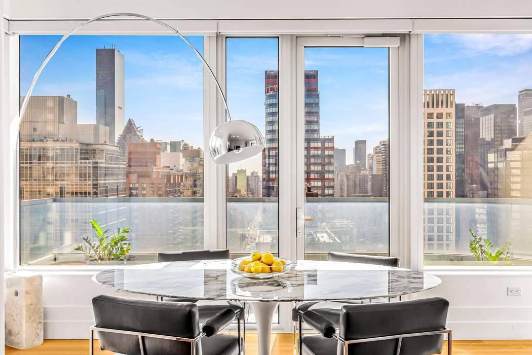 252 East 57th Street has everything one could wish for in a new apartment a magnificent porte cochere entry with valet parking, a majestic lobby and white glove concierge service.