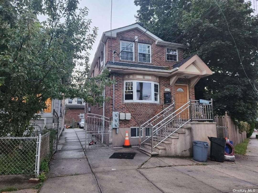 Seller very motivated ; whole house will be delivered vacant upon closing.