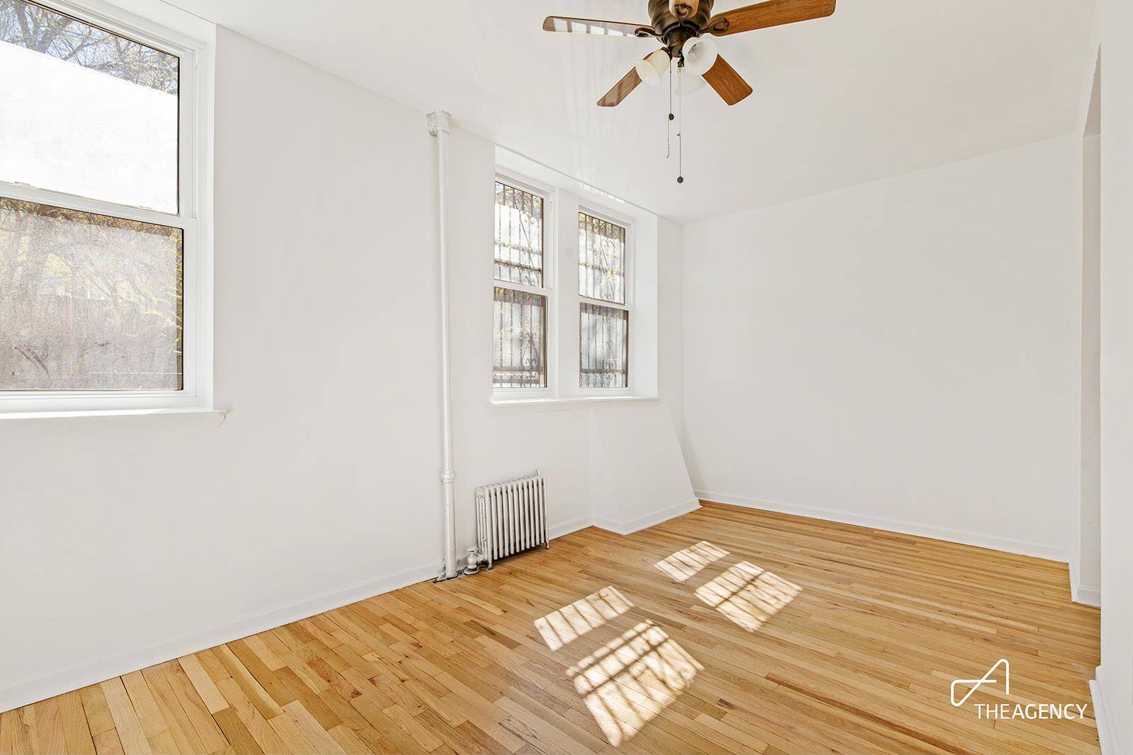 Bright, spacious and impeccably located in prime south Williamsburg, this true one bedroom home in the most coveted co op in the neighborhood is waiting for you !