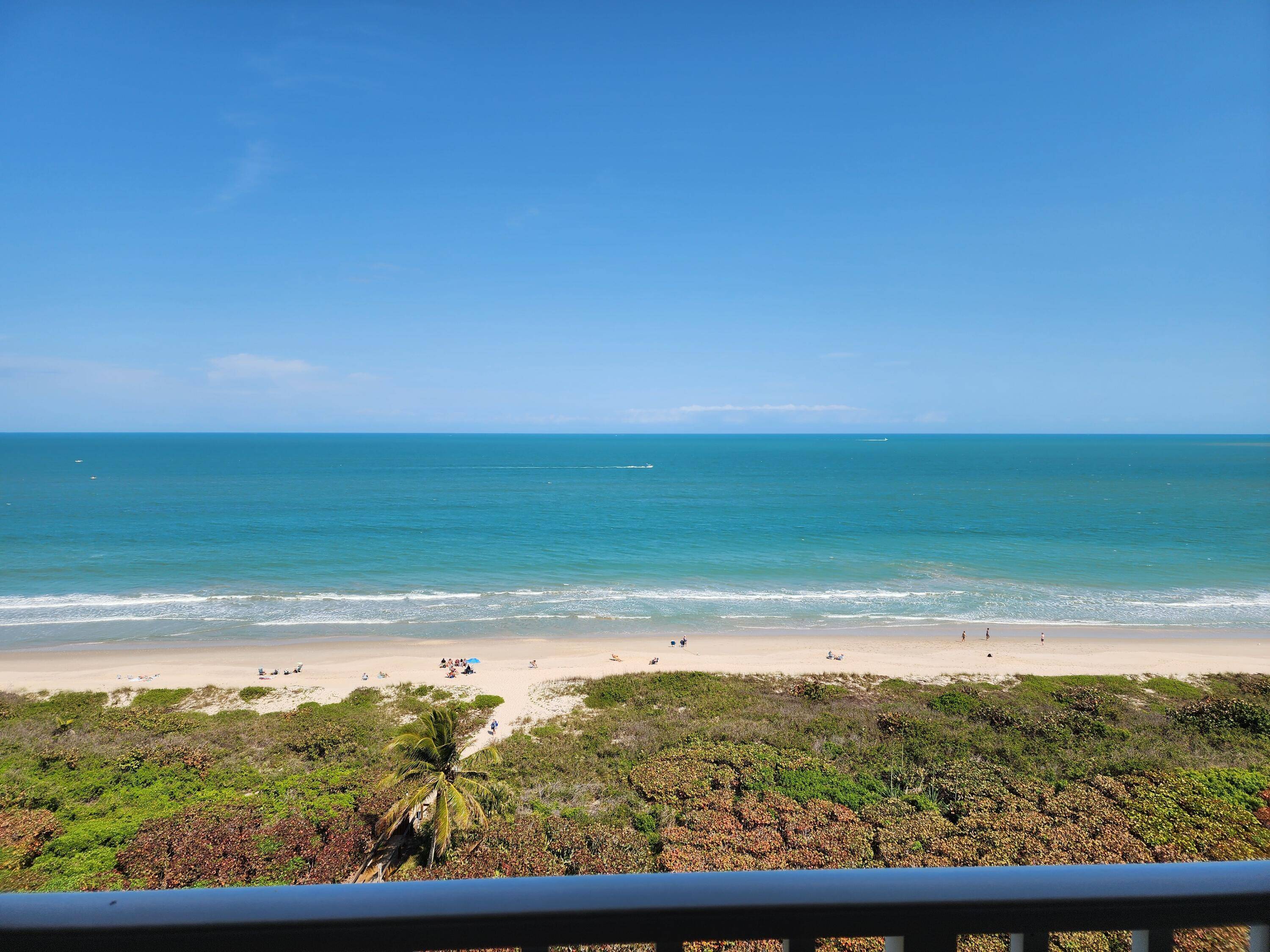 Fabulous opportunity to be on an 11th floor DIRECT oceanfront with accreting beach, panoramic ocean views and panoramic lagoon and river views up and down the coast !