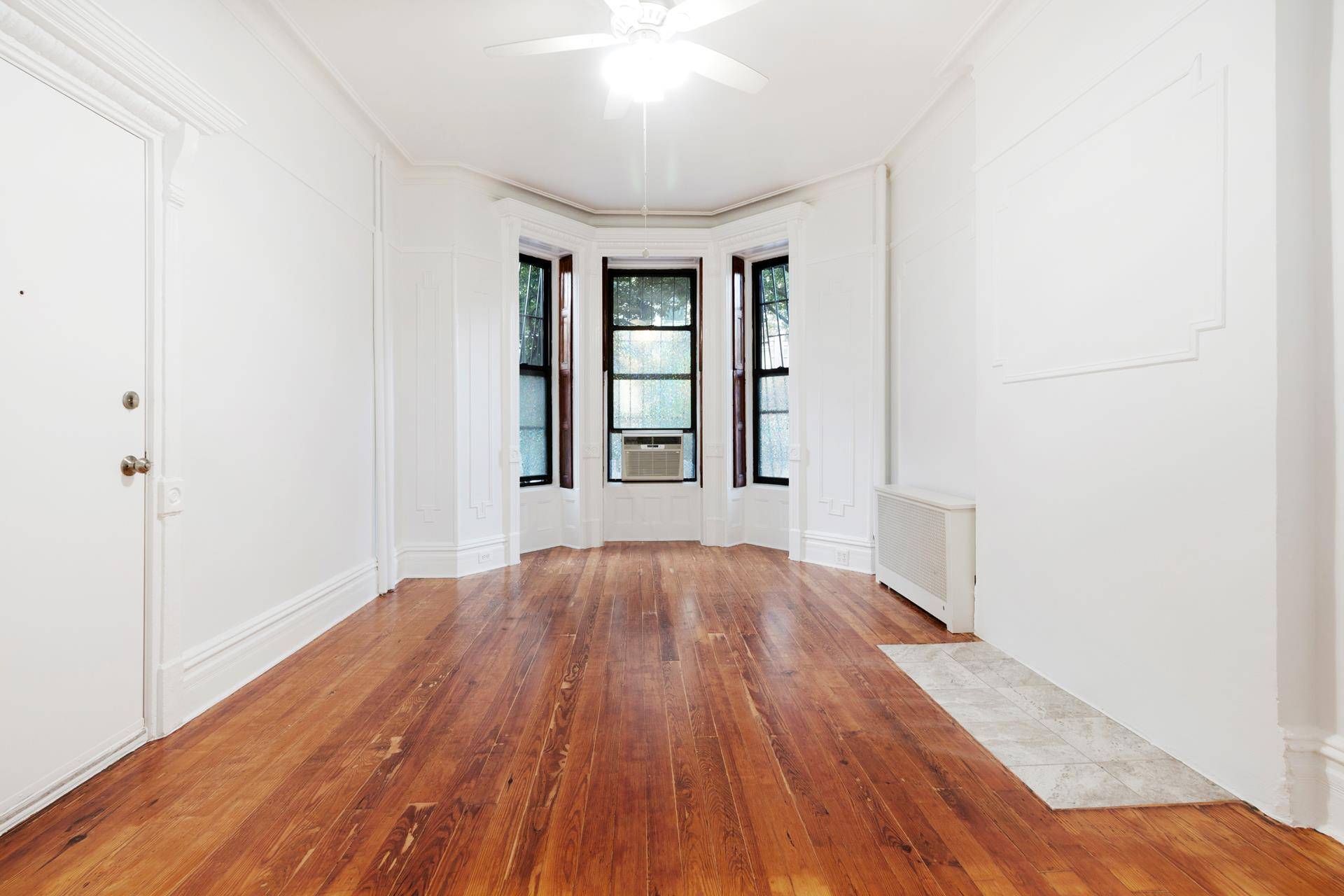 Welcome to 420 2nd St. This floor through 2 bedroom is the ultimate Park Slope apartment complete with your very own Garden.