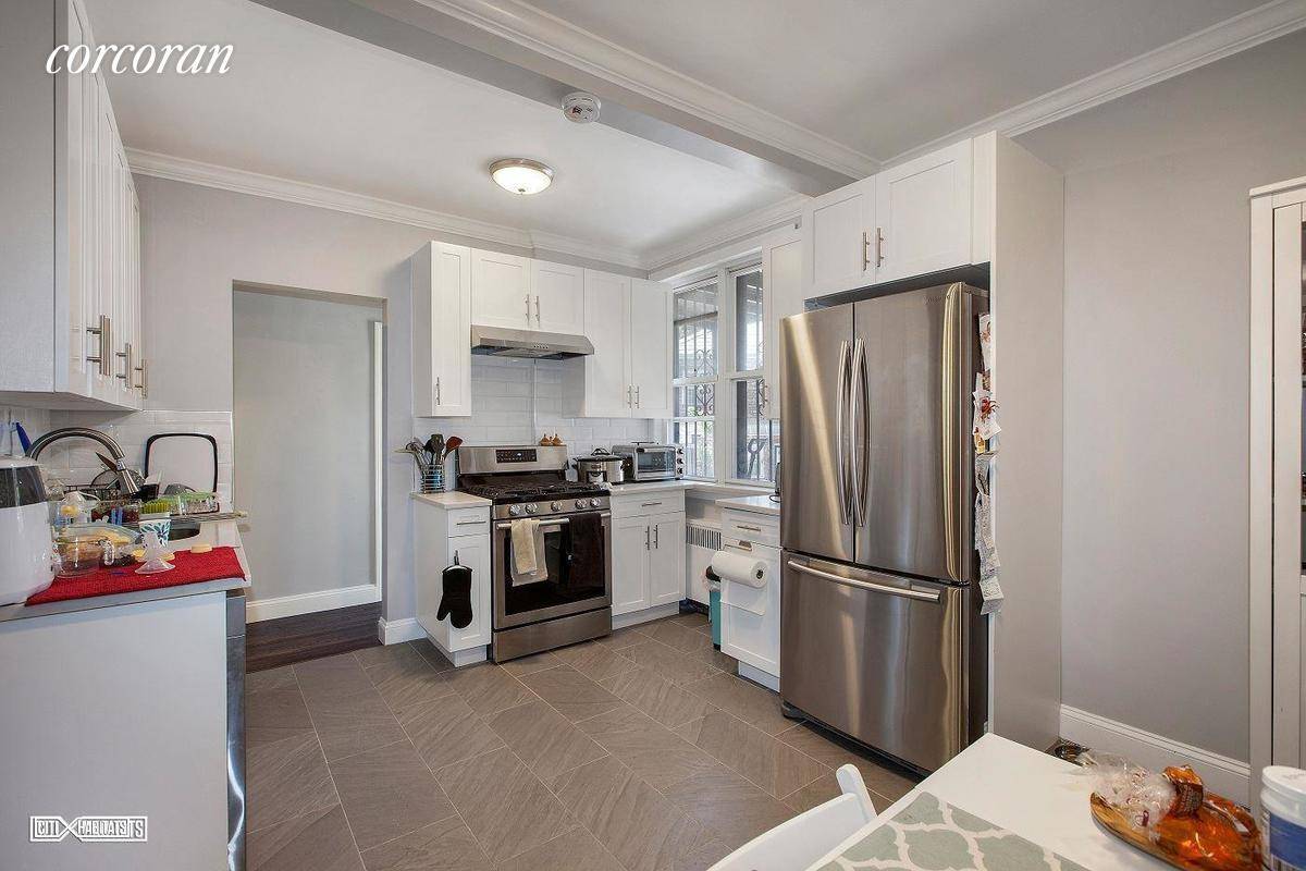 Fully renovated pet friendly full parlour floor two bedroom in convenient Forest Hills Location.