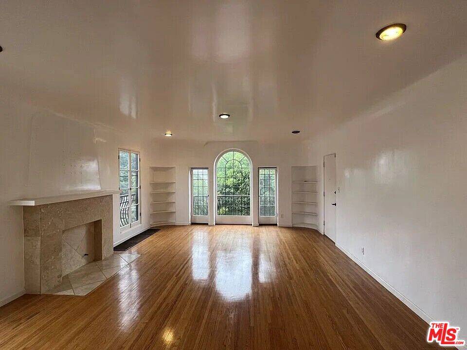 942  S Mansfield Ave 2BR Hancock Park La