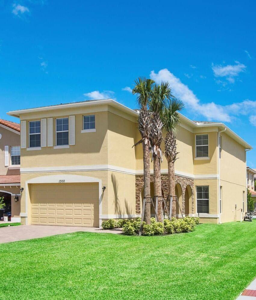 Come see this Beautiful Solar 2 Story home located in Vizcaya Falls.