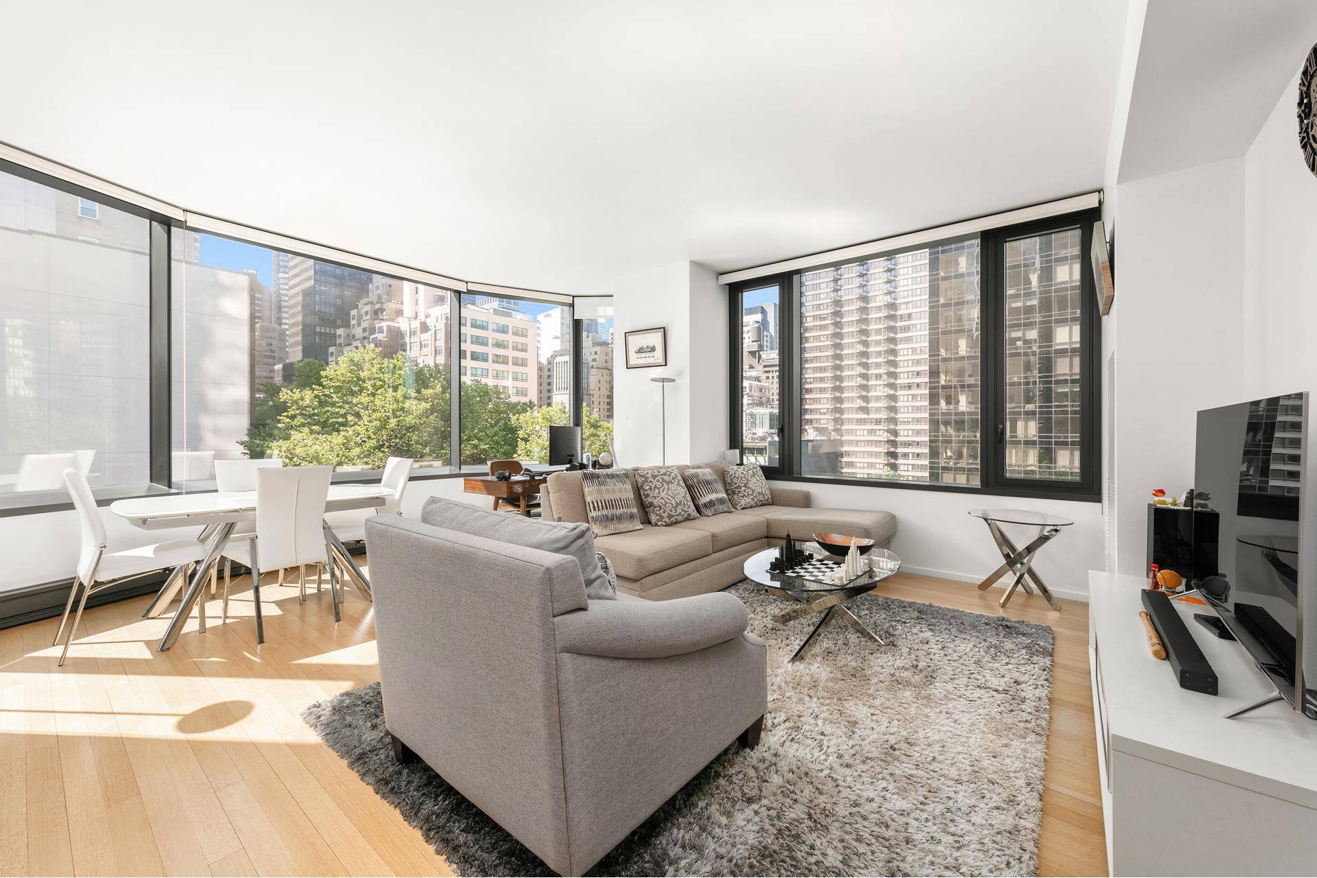 RESALE Spacious and bright, 2 Bedroom, 2 Bath Condo in one of Turtle Bay's most luxurious buildings 50 United Nations Plaza.