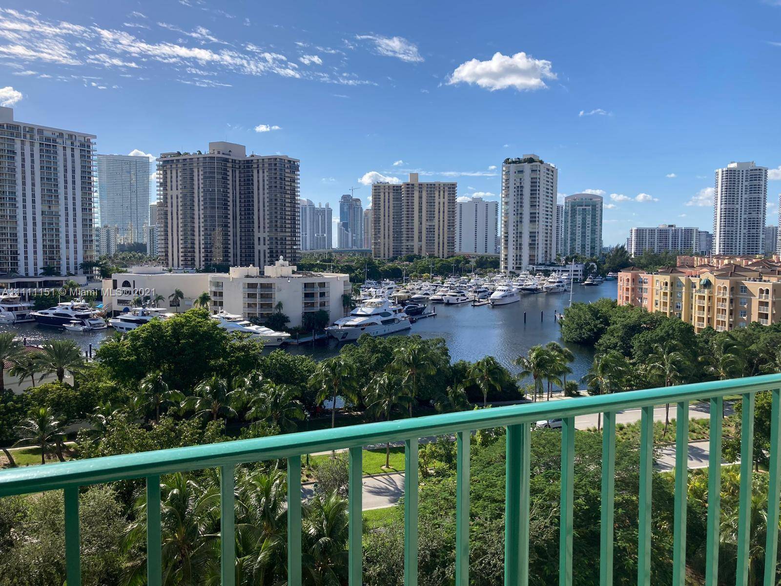 Excellent Location ! ! ! Adjacent to the beautiful Turnberry Golf club, steps from the world famous Aventura mall and a few minutes from Sunny Isles Beaches !