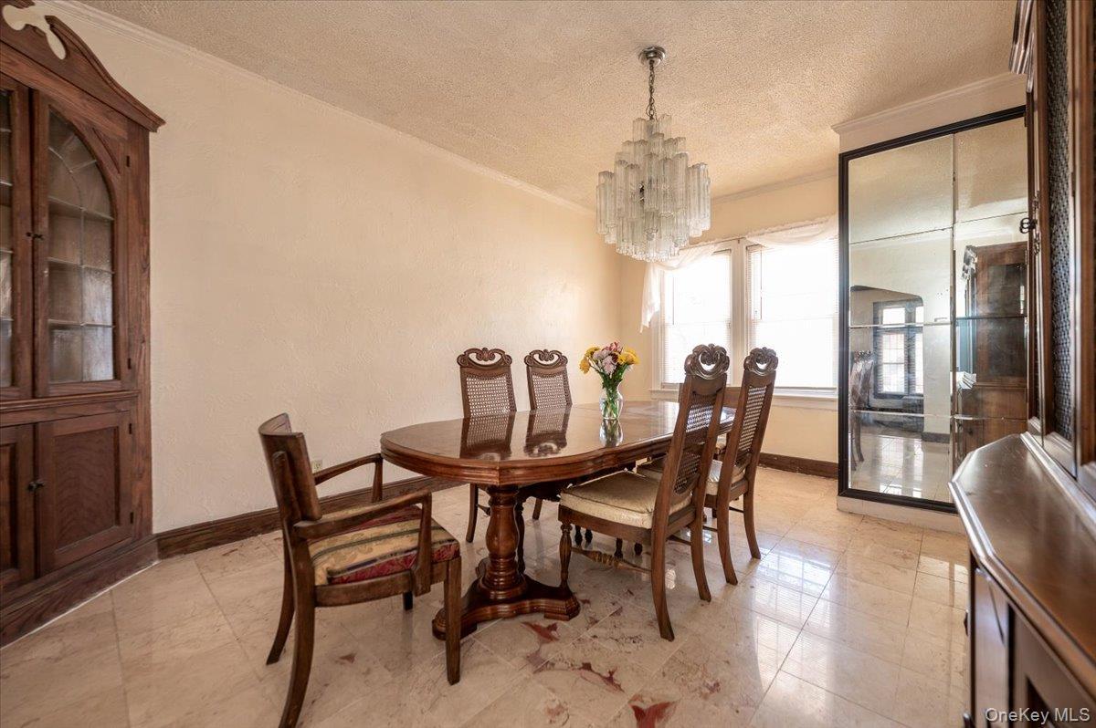 Large Formal Ding Room w/ Chandelier