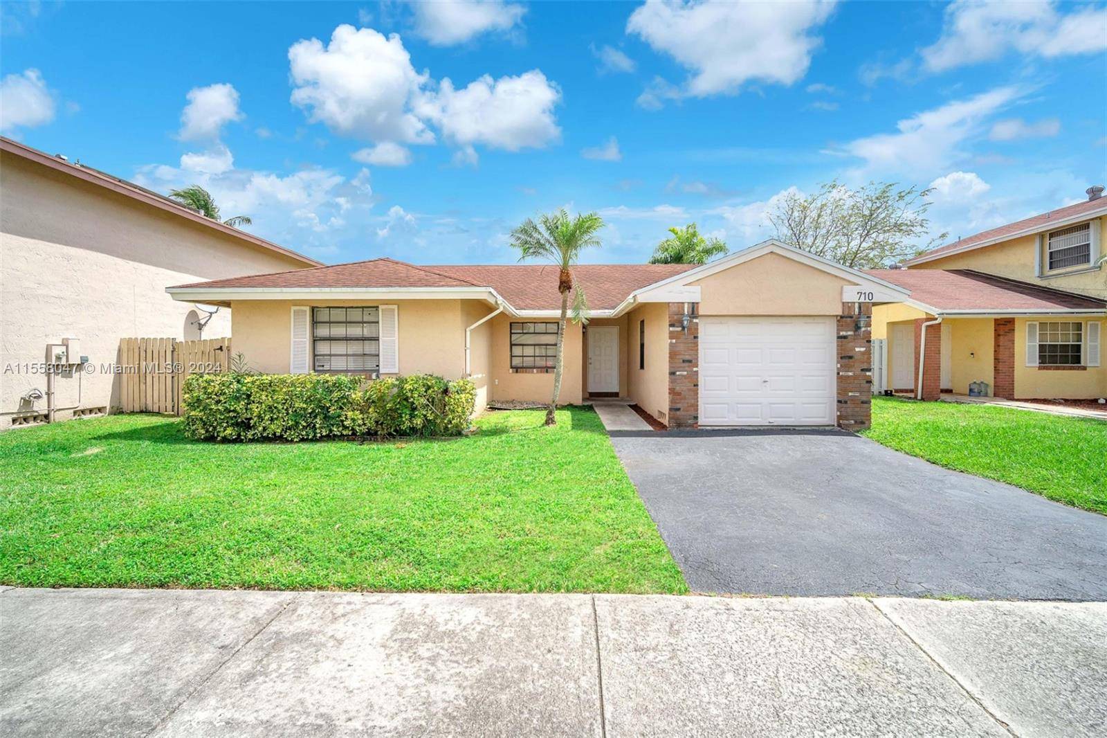 MOVE IN READY ! Amazing bright 3 bed 2bath SFH, in sought after Shenandoah.