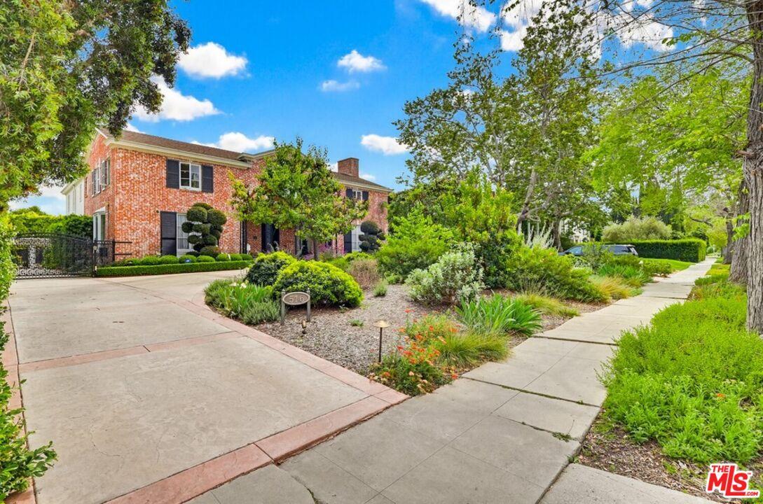 rare semicircle driveway