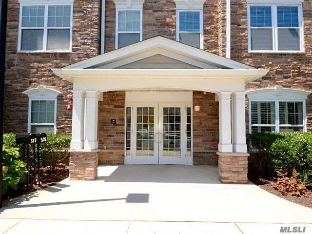 A MUST SEE ! ! Beautiful 55 Elm Model Condo Courthouse commons UPDATED Kitchen w SS Appliances, Granite Counters, New Triple Pane windows, Stunning Bamboo Floors, Huge WIC, Wifi Thermostat, ...