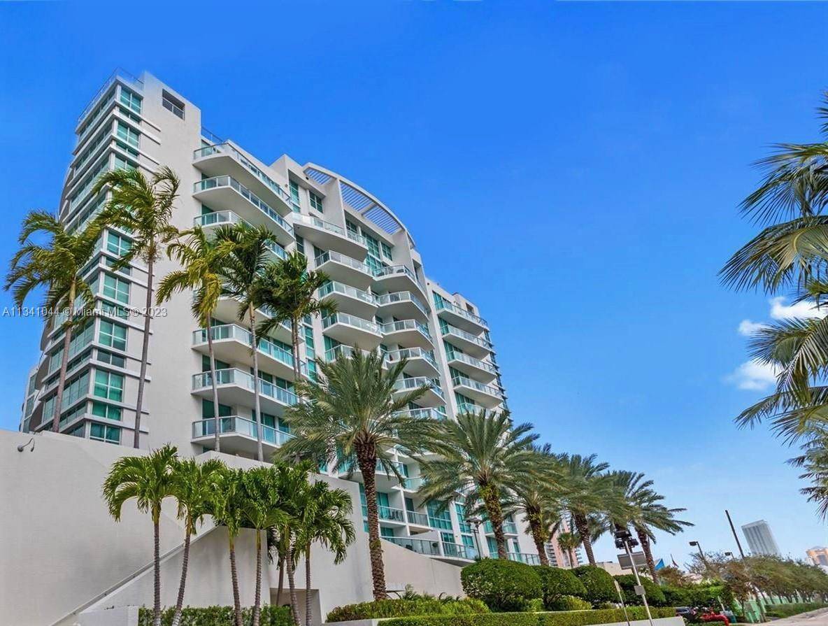 Fantastic unit at The Atrium At Aventura with beautiful views of the canal.