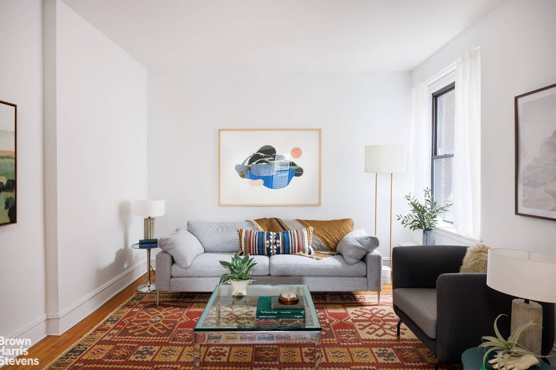 2 Grace Court is located on a picturesque cul de sac within the heart of Brooklyn Heights.