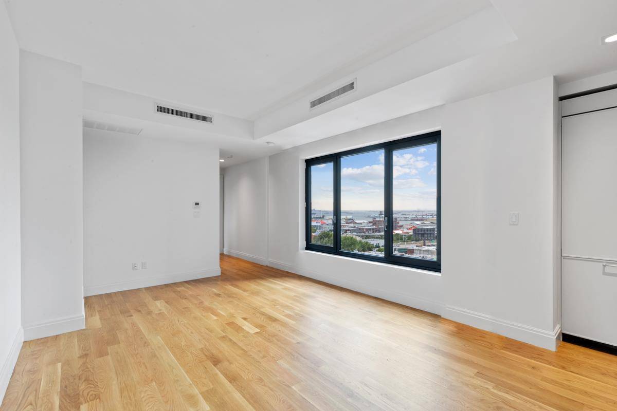 New to the market ! 10C is the best and highest floor 2 bedroom, 2 bathroom condominium in Gowanus and Park Slope with floor through light and views !