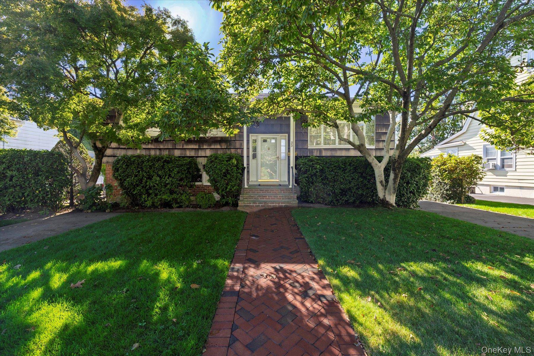 This is a MUST SEE ! Very Well Maintained Ranch Style Home in SD 20 !