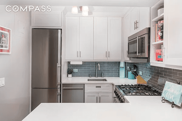 Located on a charming, tree lined block, in a quiet, secure co op building on the Upper East Side, this newly renovated studio gets incredible Eastern sunlight and greenery right ...