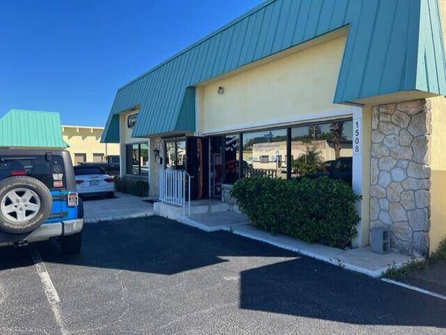 Prime Investment Opportunity in Jupiter, FLWelcome to 1508 S Cypress Drive, an exceptional commercial real estate offering in the heart of Jupiter, Florida.