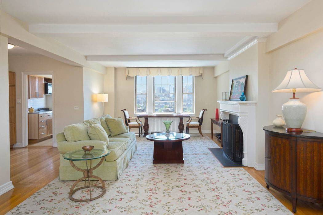 Spectacular and Rarely available high floor 2 Bedroom with office den and 2 full Baths.