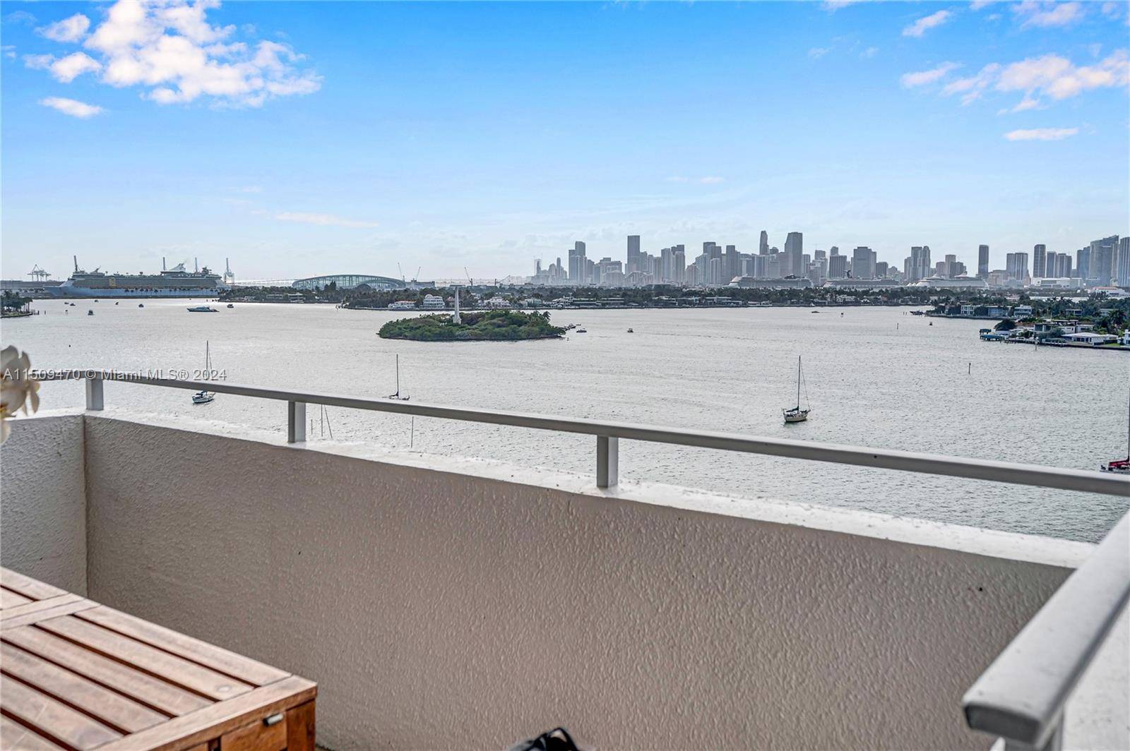 Wake up each day to beautiful bay views, soft natural light from wall to wall windows, a great open balcony to enjoy tropical breezes and stellar downtown views.