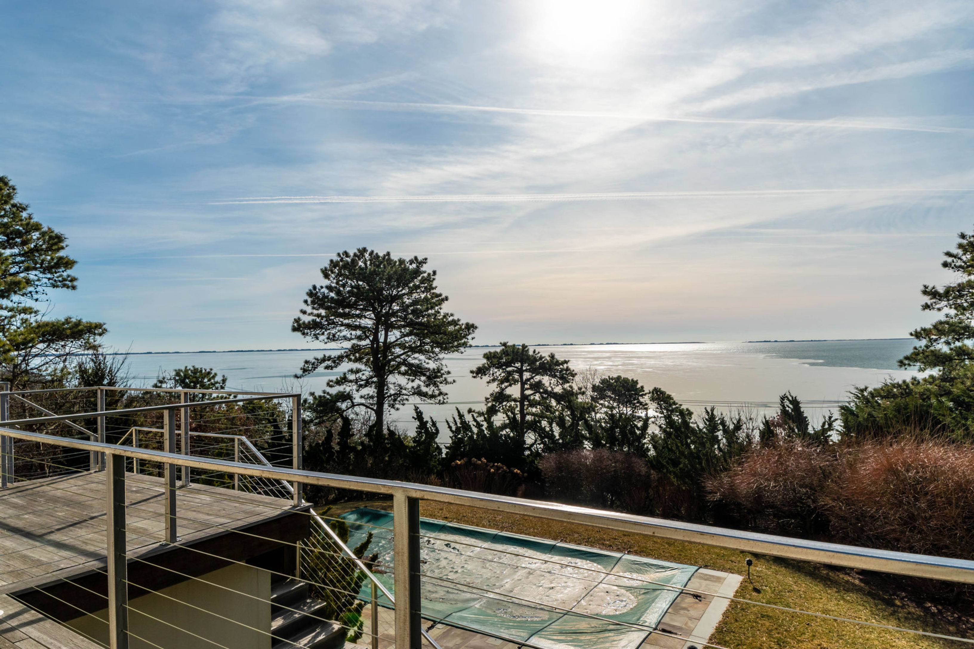 Hilltop With Endless Bay Views