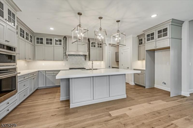 Eat-in kitchen