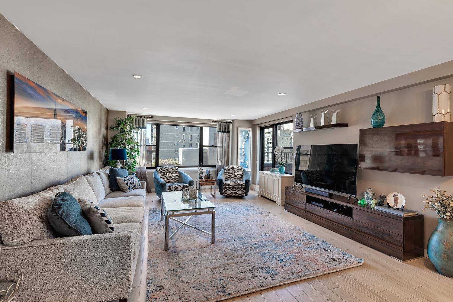 Luxurious 2 Bedroom, 2 Bathroom Penthouse with Expansive TerraceExperience the epitome of Upper East Side living in this stunning 2 bedroom, 2 bathroom penthouse offering a rare blend of sophisticated ...
