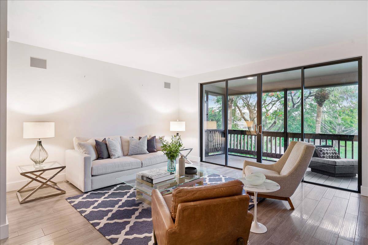 Nestled near the East entrance of Wellington's esteemed Palm Beach Polo Country Club, this charming 1 BED 1 BATH Pebblewood Condo offers an ideal retreat for your off seasonal stay ...