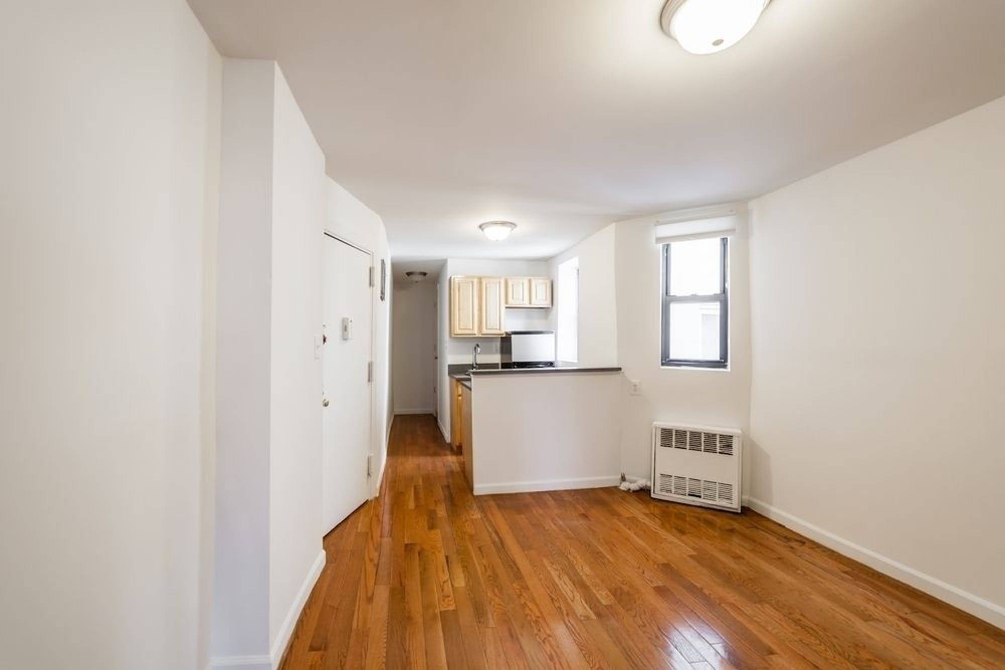Please contact for virtual tour and floorplan Spacious one bedroom located in the Heart of SoHo.