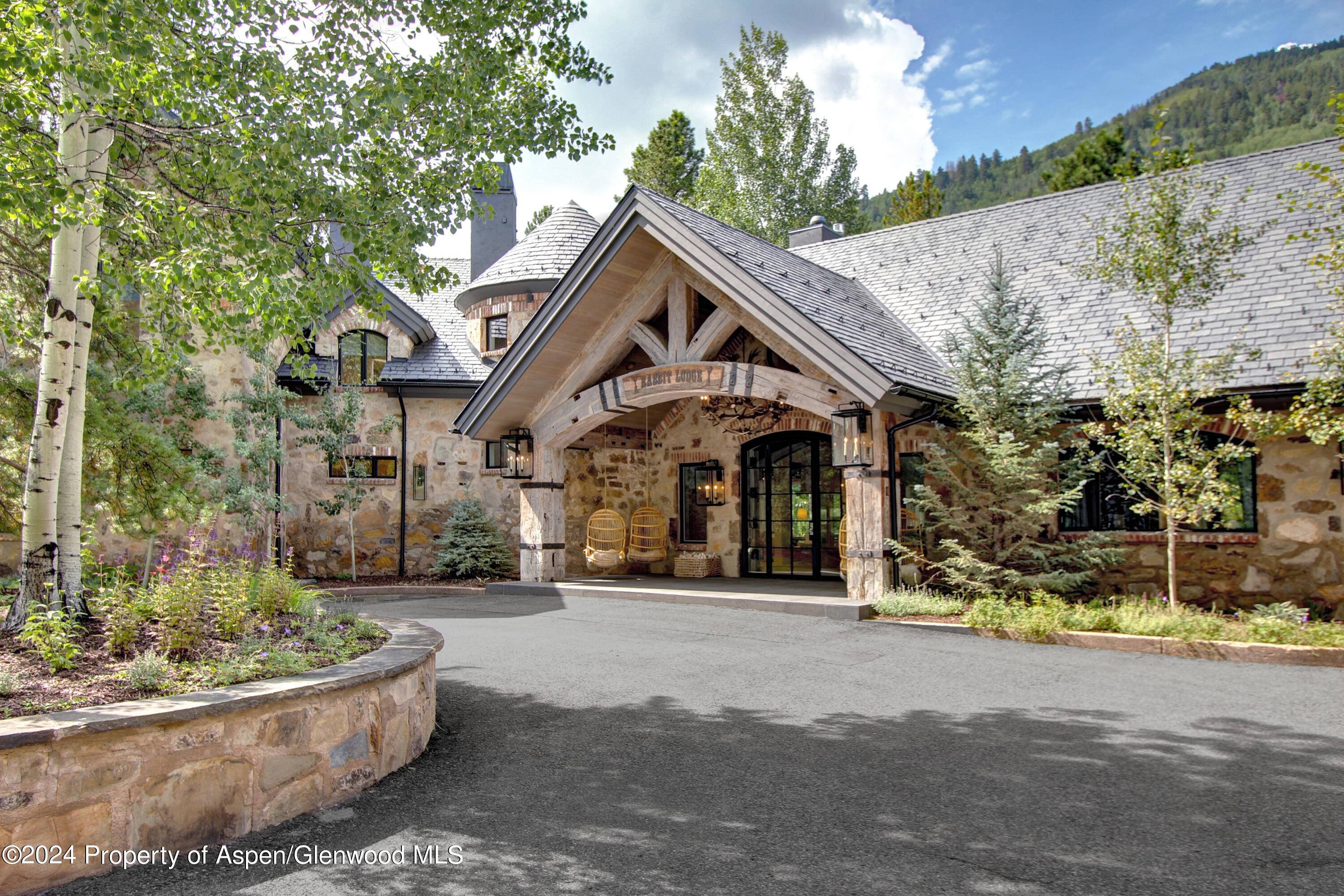 Welcome to Rabbit Lodge a mountain chalet straight out of Courchevel, nestled in the heart of Aspen, Colorado.