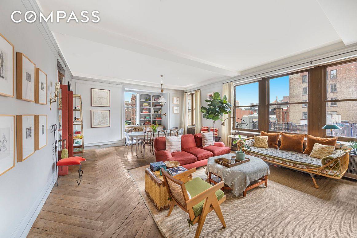Located in the heart of the Flatiron District and within easy reach of the best that downtown has to offer, this high floor gem of an apartment combines loft like ...