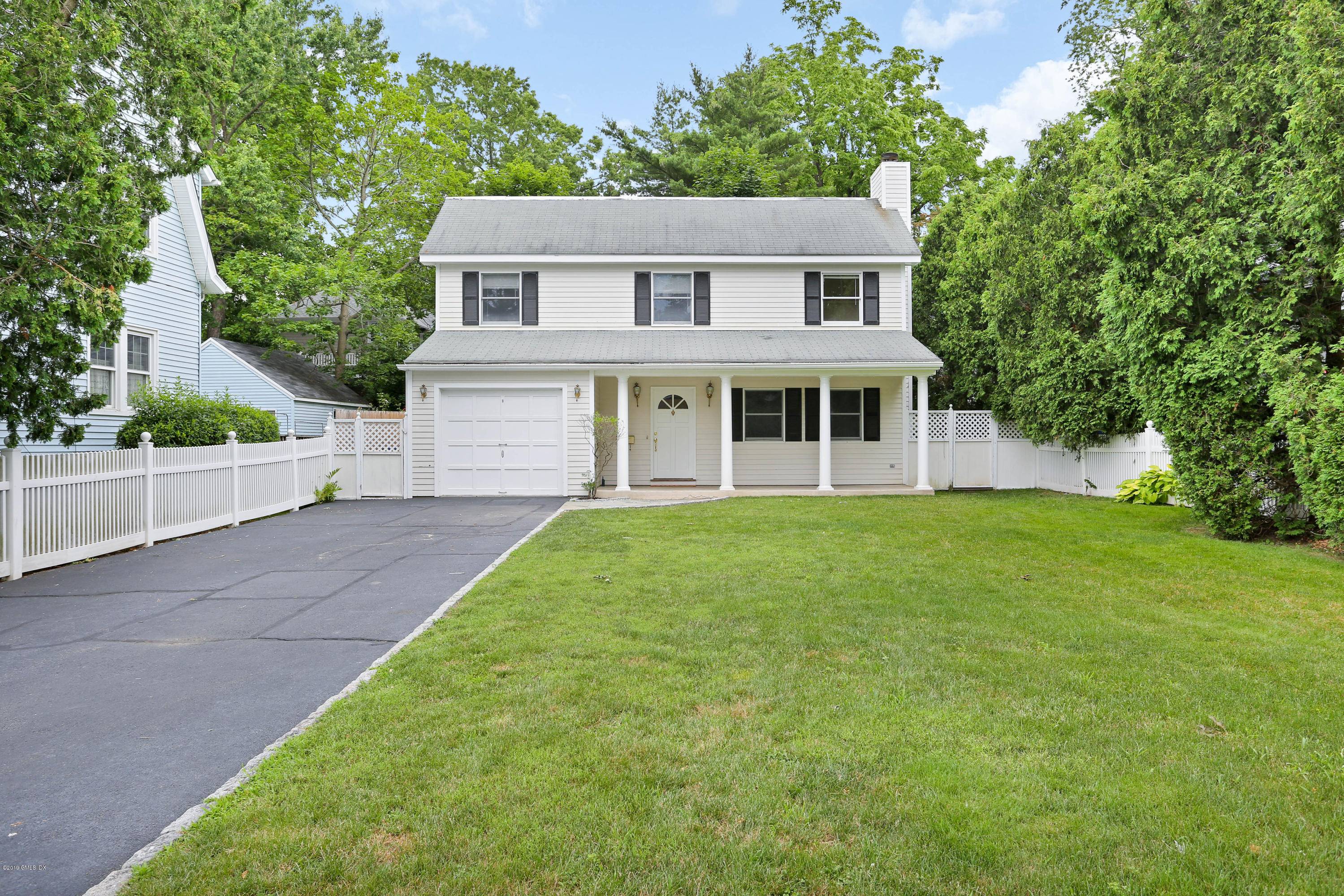 Ideal 4 Bedroom Colonial in the Desirable ''Edgewater'' Neighborhood in Old Greenwich.