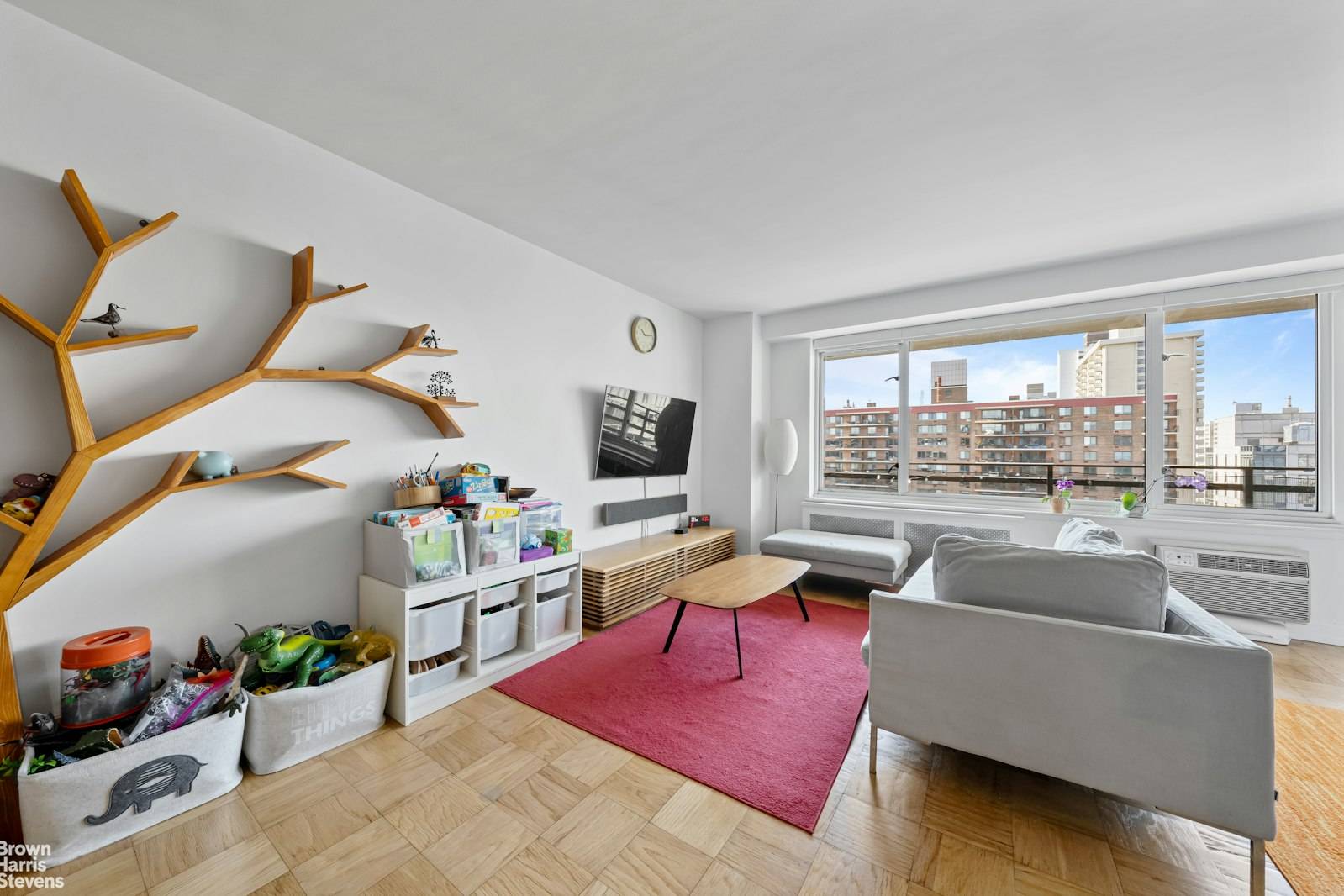 This Large and flexible 1 Bedroom, 1 Bath Condominium is located in one of New York City's premiere Upper West Side neighborhoods.